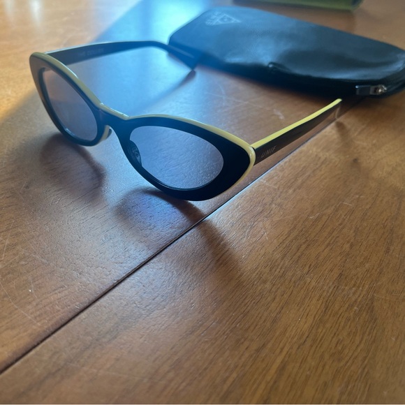 RARE UNIF black Dollies sunglasses, excellent condition - Picture 4 of 5